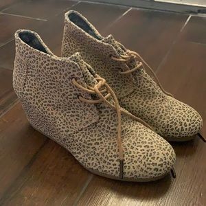 Toms Desert Wedge Booties